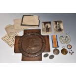 Medals, WW1, a death plaque and pair, British War and Victory, to 6402 Pte.