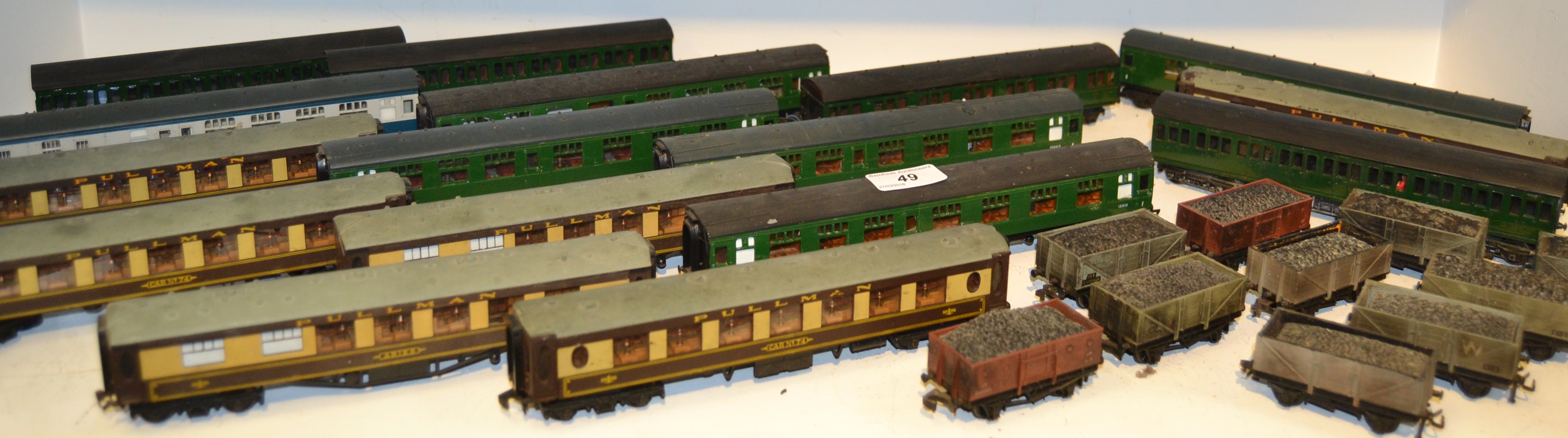 Tri-ang Railways - six HO carriages including buffet & passenger;