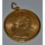 A Sovereign, 1974, mounted 9ct gold mount, 9.