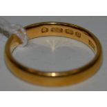 A 22ct gold wedding band 4.