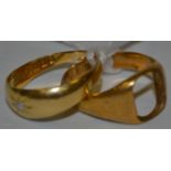 Two 18ct gold rings, 9.