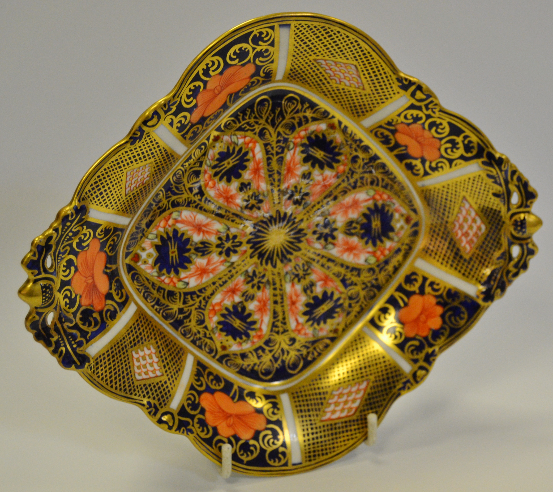 A Royal Crown Derby 1128 pattern quatrefoil dish, pierced acorn handles, 21cm wide,