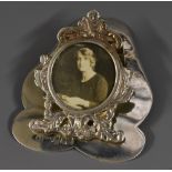 An Edwardian silver combination letter clip and photograph frame,