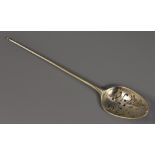 An 18th century silver mote spoon, pierced bowl, pointed terminal, 14.5cm long, maker's mark IL, c.