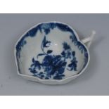 A Worcester Mansfield pattern leaf shaped butter boat, painted in underglaze blue,