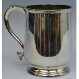 A 20th century silver mug, presented by Sicklehome Golf Club, 12cm high, Sheffield 1967,