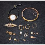 A late Victorian 9ct gold hinged bangle; a brooch; another, approx.