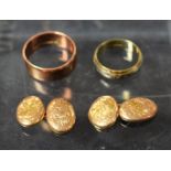 A pair of gentlemans 9ct gold cufflinks; a 9ct gold wedding band; another (3),