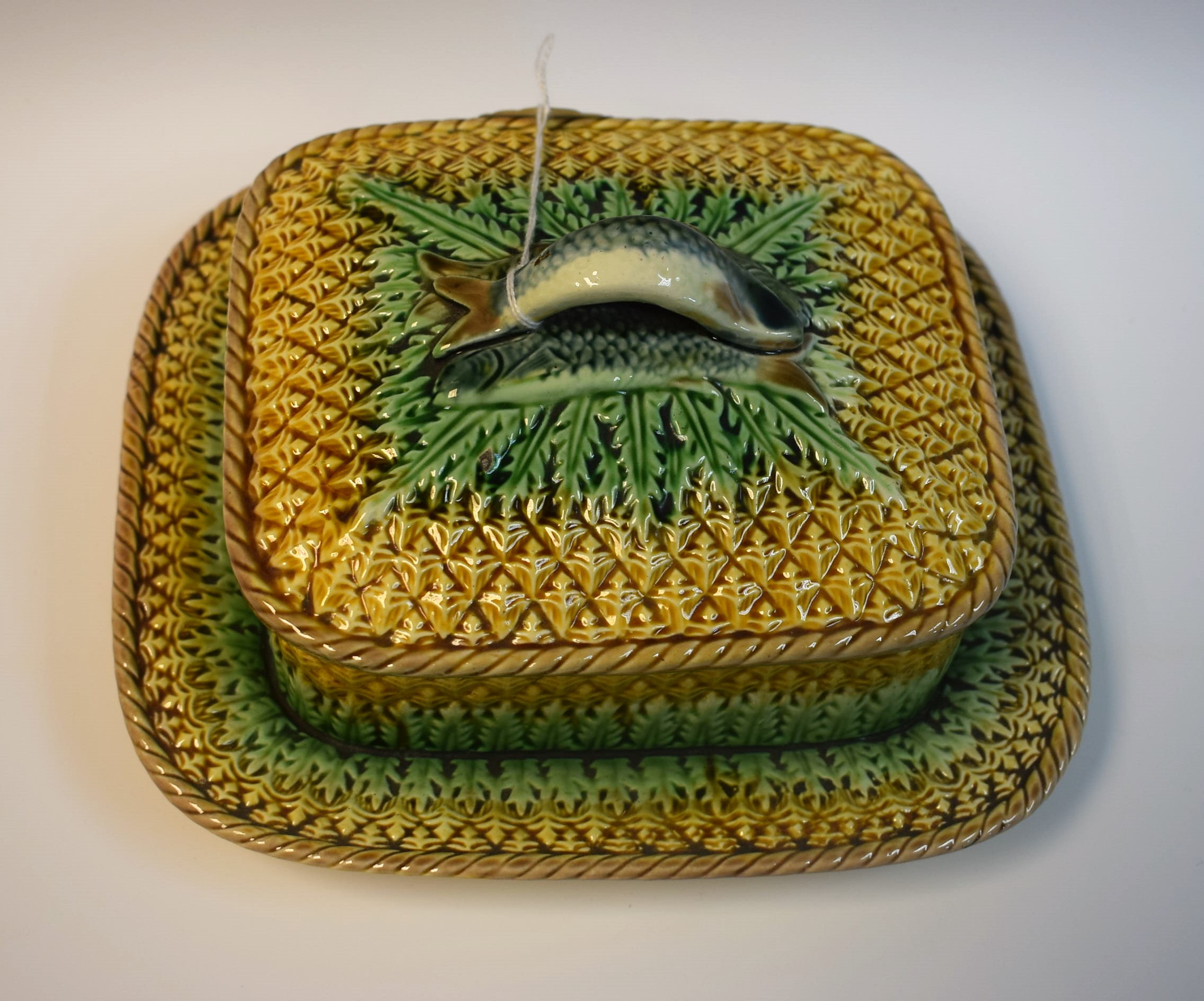 A George Jones Majolica sardine dish, c.