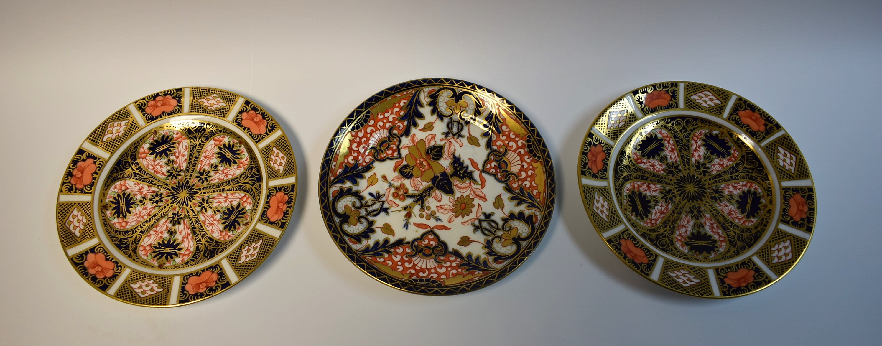 A pair of Royal Crown Derby 1128 pattern side plates,
