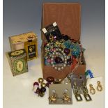 Costume jewellery including bangles, brooches & earrings; etc. qty.