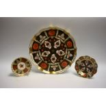 An Abbeydale Imari palette Chrysanthemum pattern shaped circular cake plate,