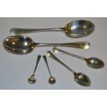 Two rattail Walker and Hall dessert spoons; two rattail egg spoons and two salt spoons (4.