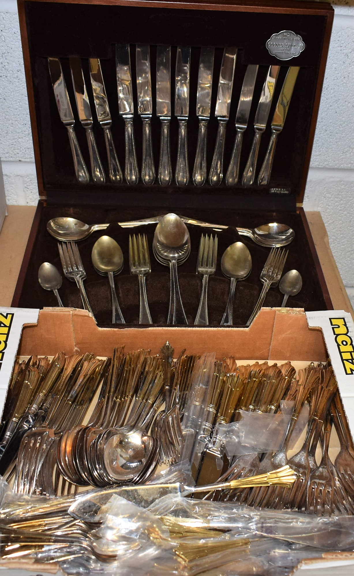 A canteen of cutlery;