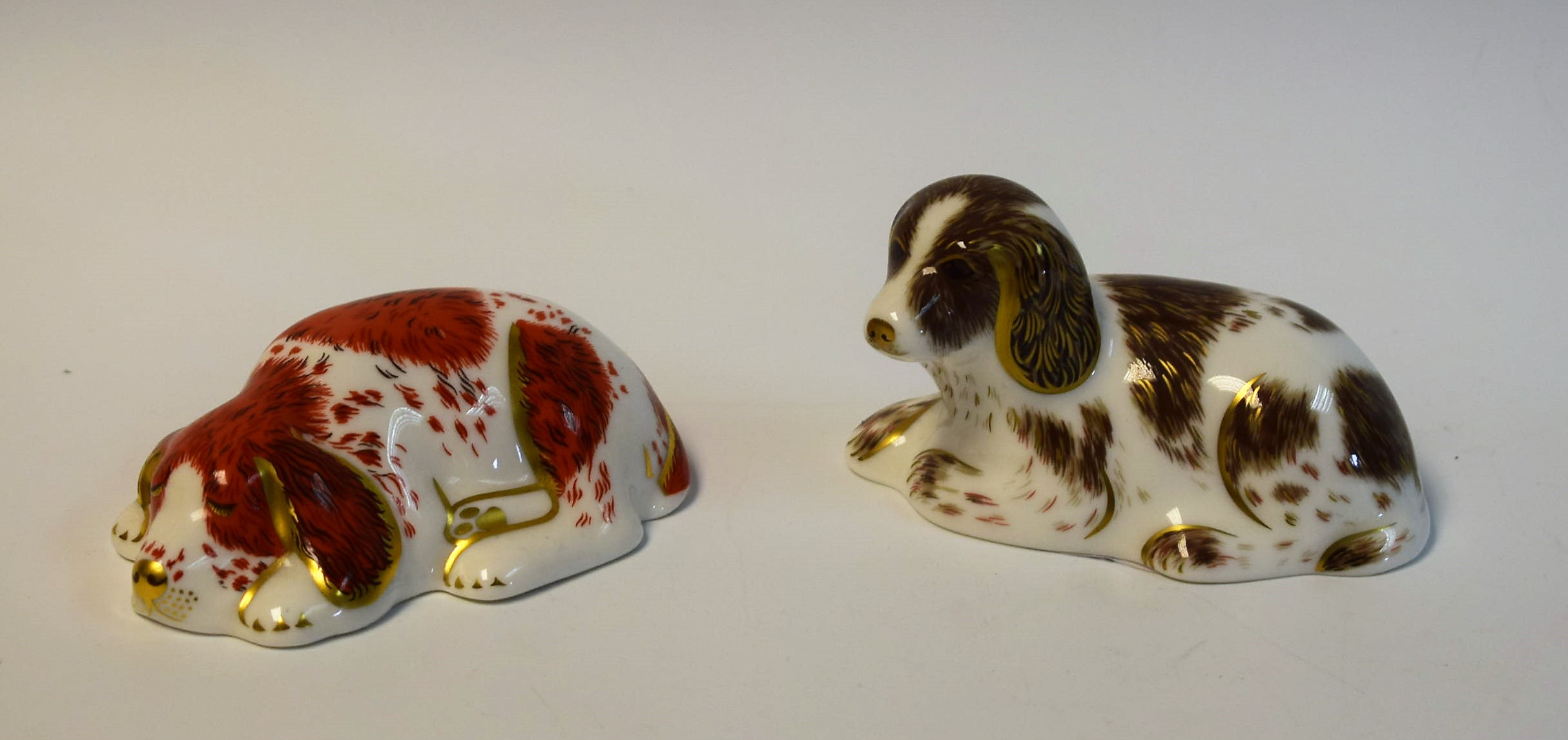 A Royal Crown Derby paperweight, Puppy, 2000 Collectors' Guild edition, first quality, gold stopper,