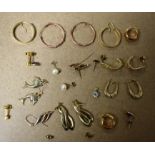 Jewellery - a pair of 9ct gold hoop earrings, a pair of cultured pearl studs, stamped 585, others,