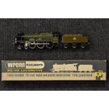 Wrenn - W 2262 4-6-0 Royal Scot Grenadier Guardsman Locomotive and Tender, BR green Gloss livery,