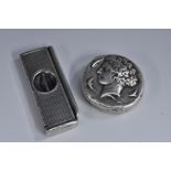 An early 20th century sterling silver novelty vesta case, after an ancient coin, hinged cover, 3.