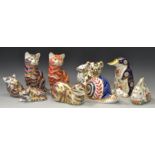 A Royal Crown Derby paperweight cat, kittens,