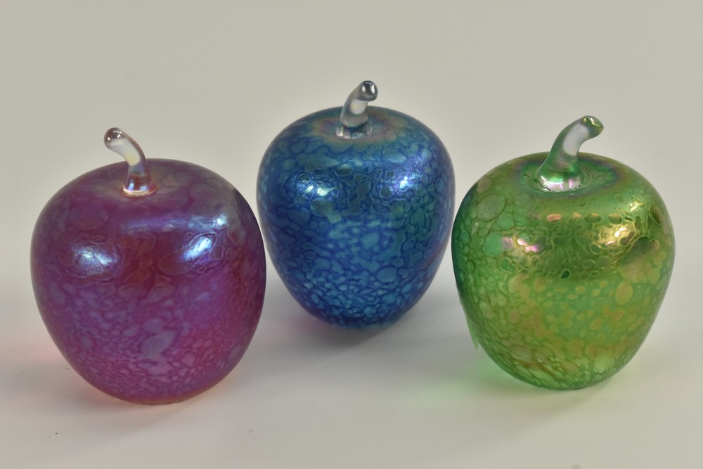 A John Ditchfield Glasform miniature apple, in iridescent blue,