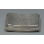 A George III silver curved rectangular snuff box, flush hinged cover, gilt interior, William Pugh,