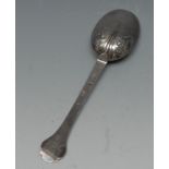 A silver lace back trefid spoon, rat tail bowl, 20.