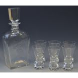 A 20th century clear glass decanter and six glasses, engraved with a pelican, square stopper,
