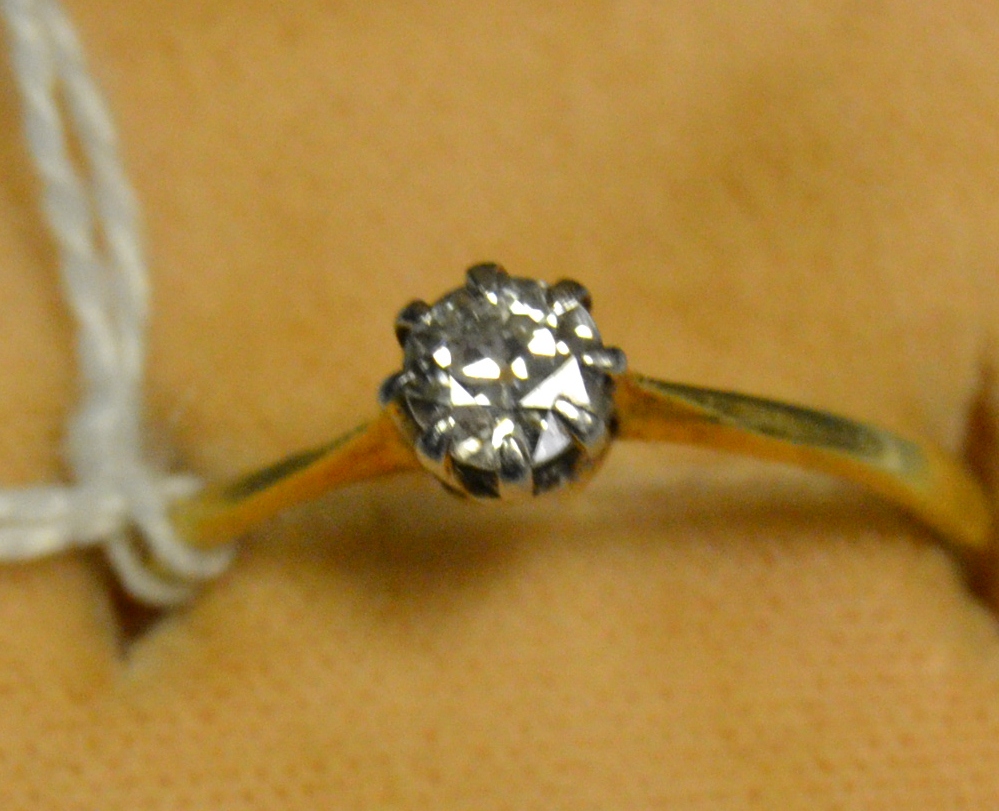 A diamond solitaire ring, round brilliant cut, approx 0.