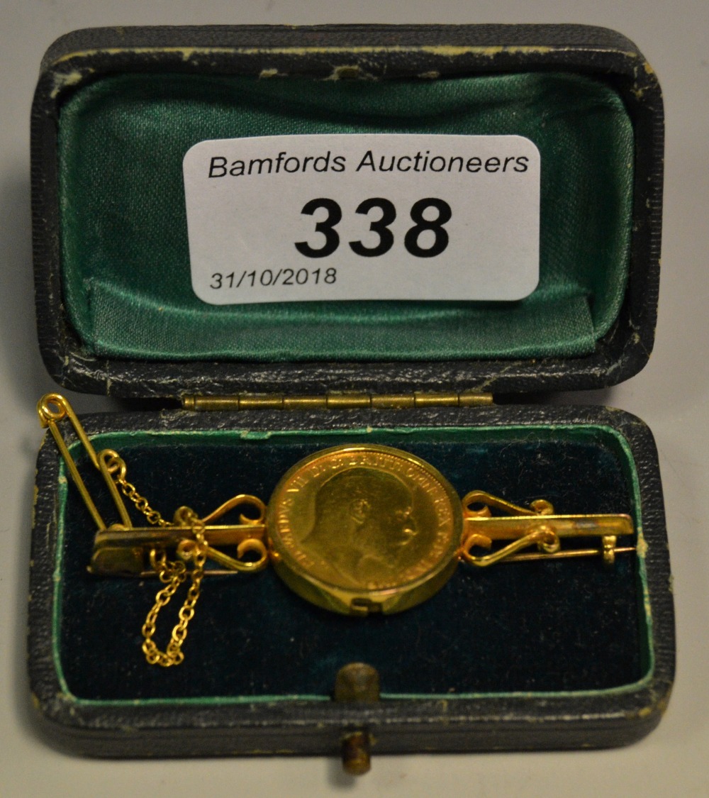 An Edward VII half sovereign brooch yellow metal mount 1910 8.
