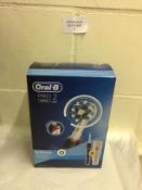Oral-B Pro 2 2500 Electric Toothbrush RRP £59.99
