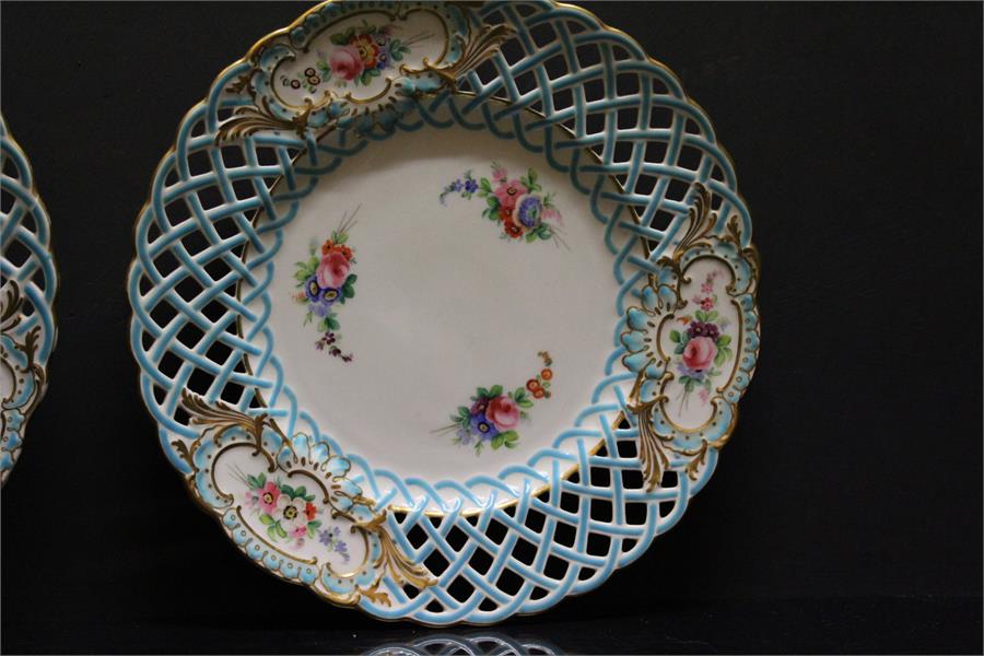 Two Minton pierced trellis cabinet plates, second half 19th century - cabinet or dessert plates with - Image 3 of 11