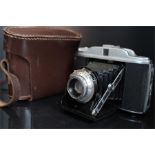 a g- kershaw 450 folding camera with case f4.5 80mm anastigmat lens