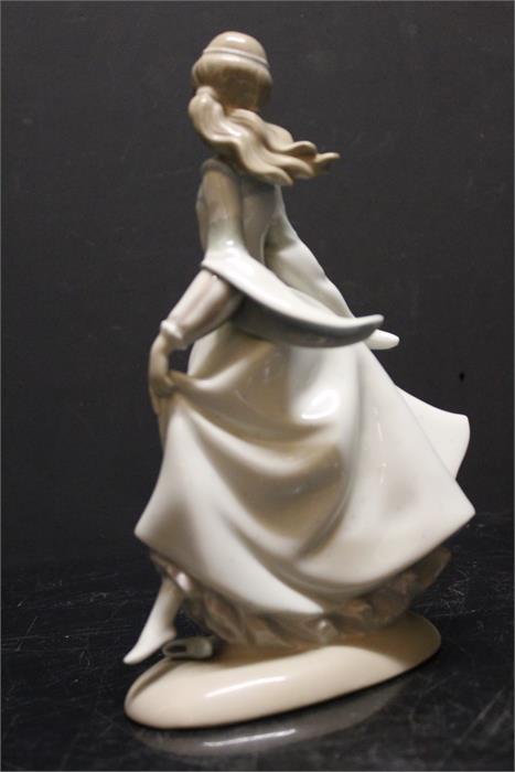 Lladro girl figurine - "87" to base - Image 2 of 6