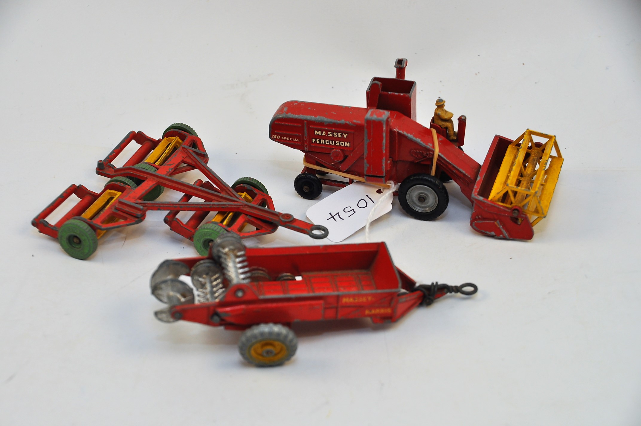 1 X DINKY MASSEY HARRIS SPREADER IN RED,