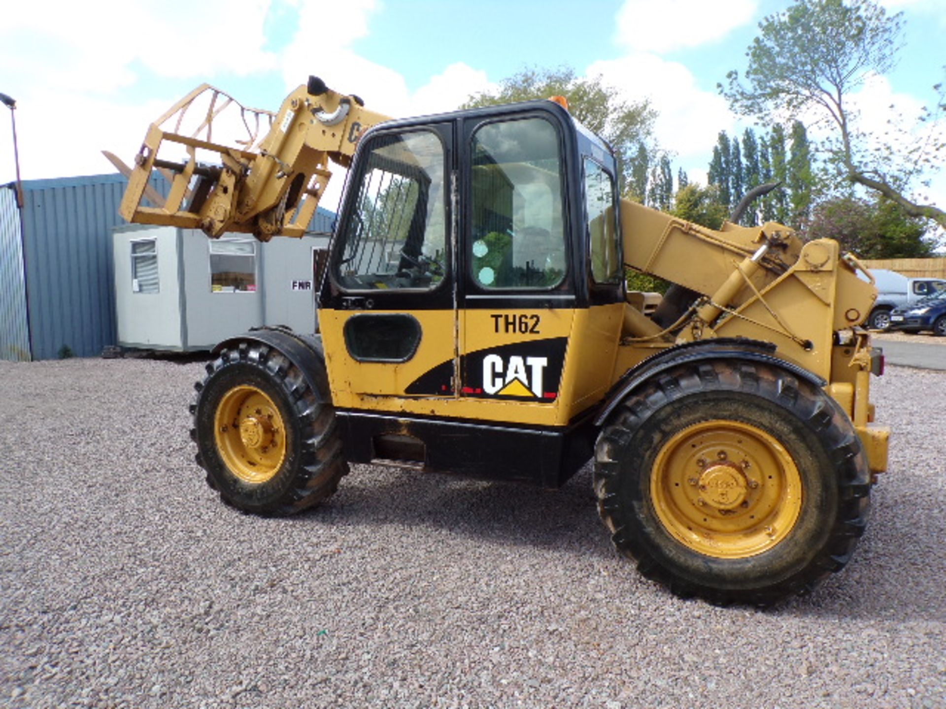 CATERPILLAR TH62 TELEHANDER - YEAR 1995, HOURS 4616, DIESEL, 4X4, CAB, FRONT SPOOL VALVES, PAS, HST, - Image 4 of 5