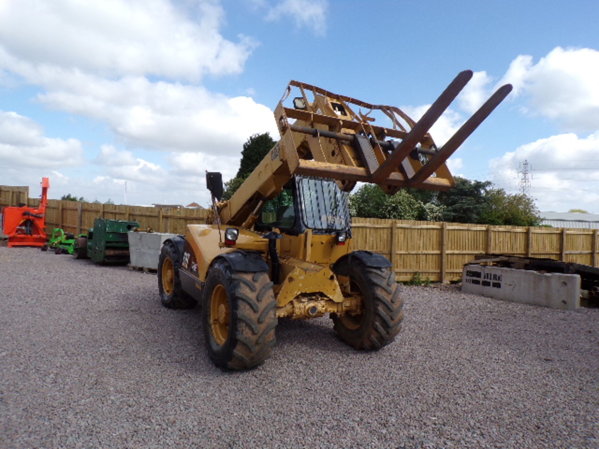 CATERPILLAR TH62 TELEHANDER - YEAR 1995, HOURS 4616, DIESEL, 4X4, CAB, FRONT SPOOL VALVES, PAS, HST, - Image 2 of 5