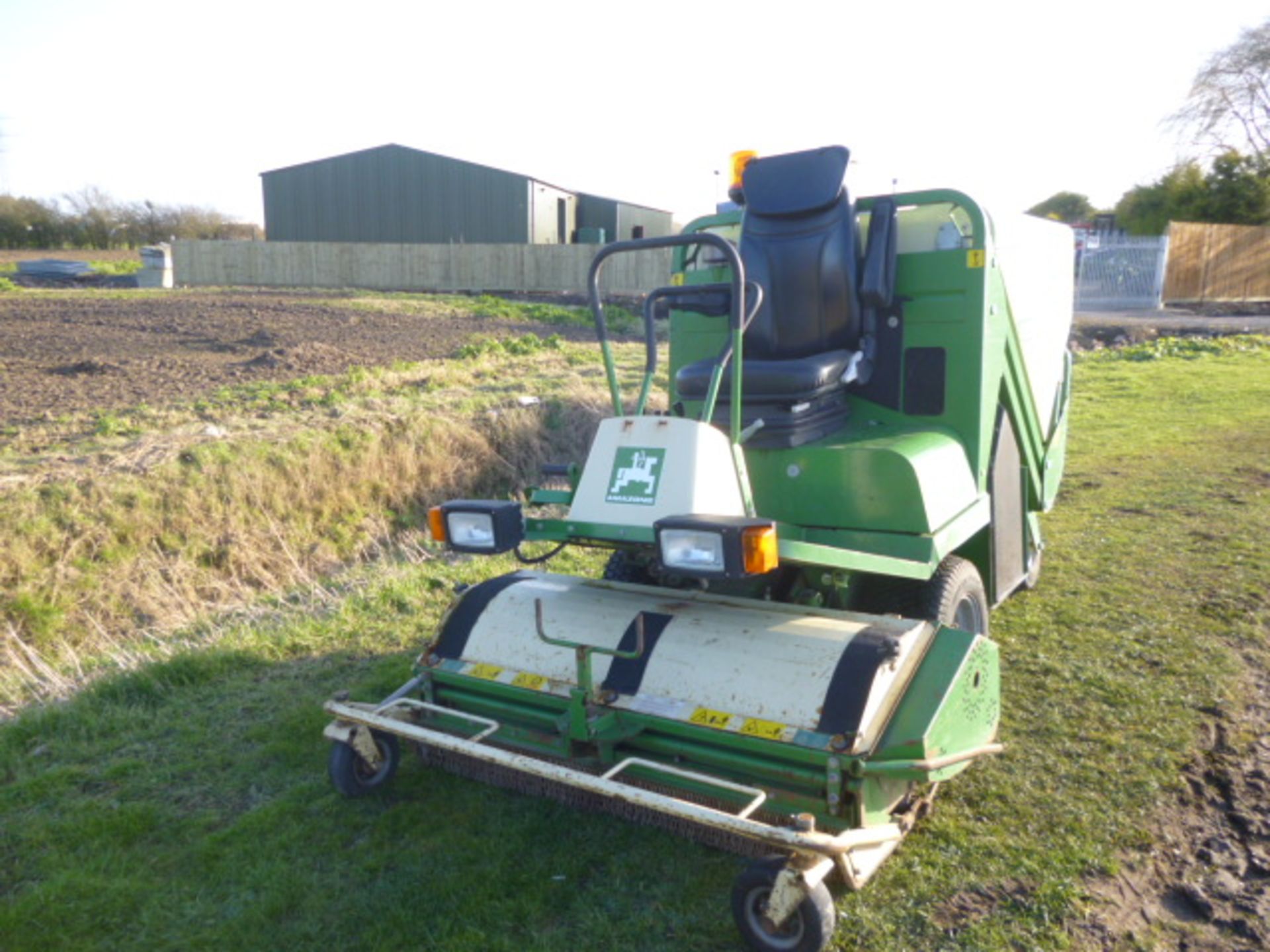 AMAZONE PROFIHOPPER FLAIL MOWER - YEAR 2011, HOURS 900 2WD, HIGH TIP FLAIL RIDE ON MOWER, - Image 3 of 4