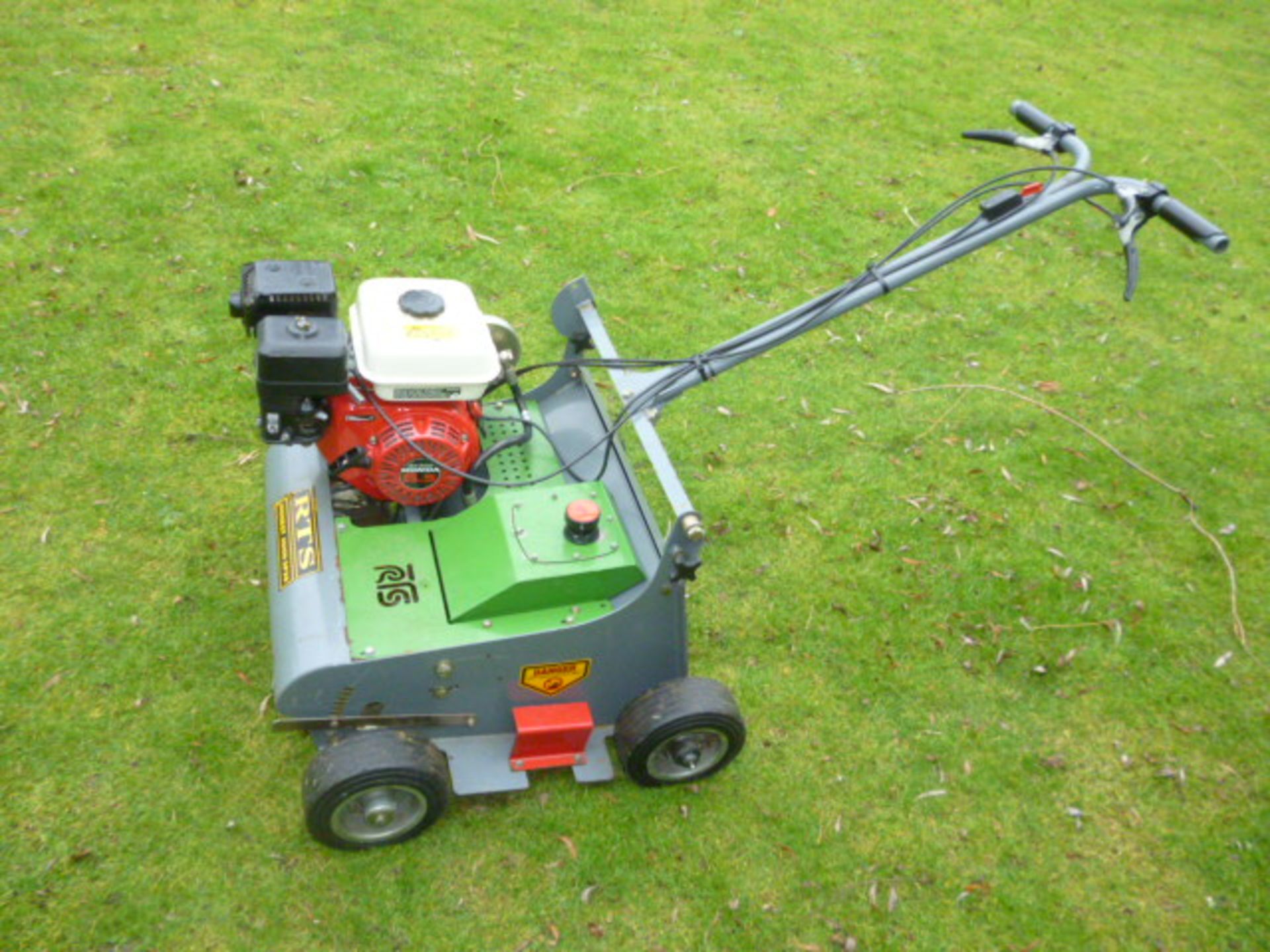 ALLETT SCARIFIER MOWER - THE SCARIFIER IS DESIGNED TO MOW THATCH, SURFACE DEBRIS AND DEAD MOSS. - Image 2 of 3