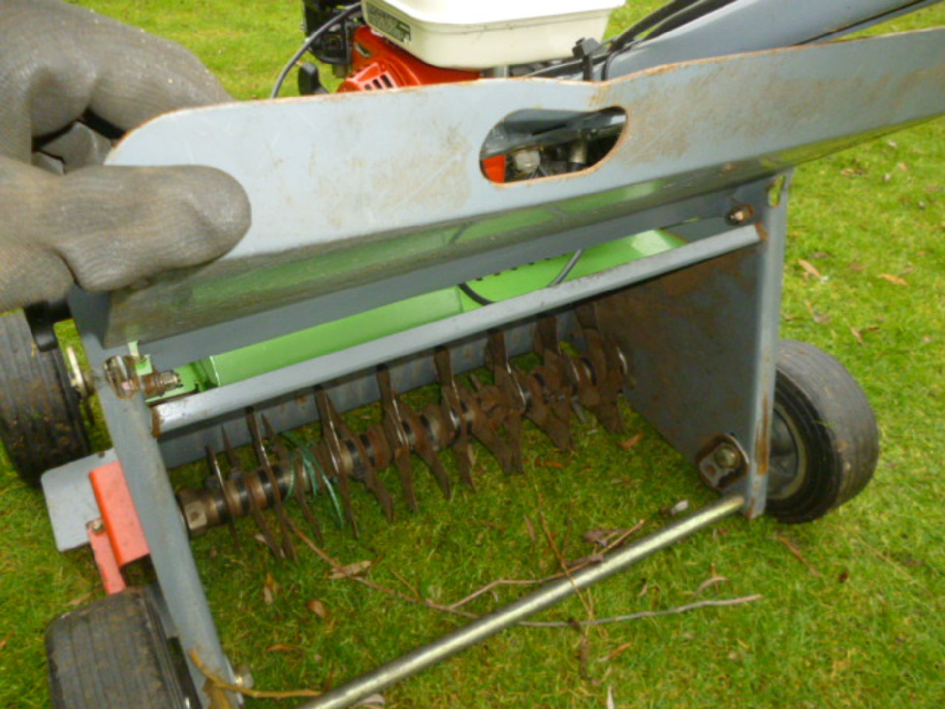 ALLETT SCARIFIER MOWER - THE SCARIFIER IS DESIGNED TO MOW THATCH, SURFACE DEBRIS AND DEAD MOSS. - Image 3 of 3