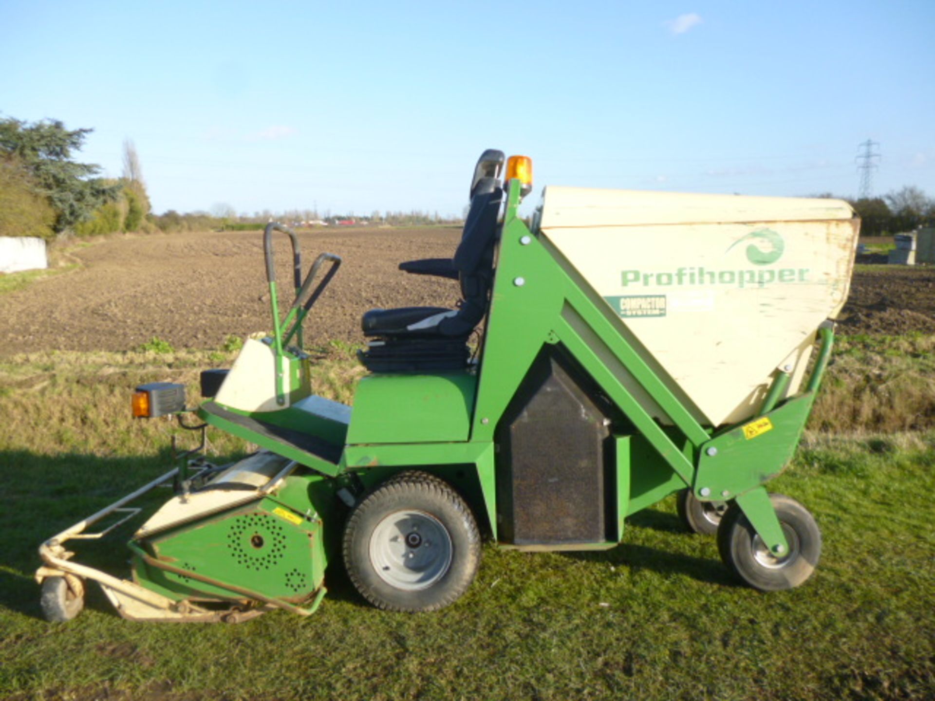 AMAZONE PROFIHOPPER FLAIL MOWER - YEAR 2011, HOURS 900 2WD, HIGH TIP FLAIL RIDE ON MOWER,