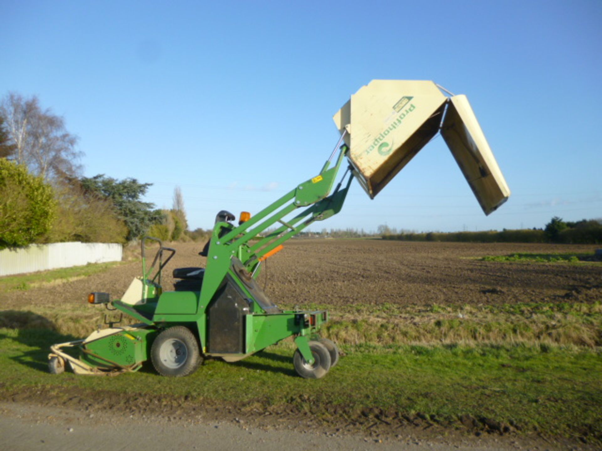 AMAZONE PROFIHOPPER FLAIL MOWER - YEAR 2011, HOURS 900 2WD, HIGH TIP FLAIL RIDE ON MOWER, - Image 4 of 4