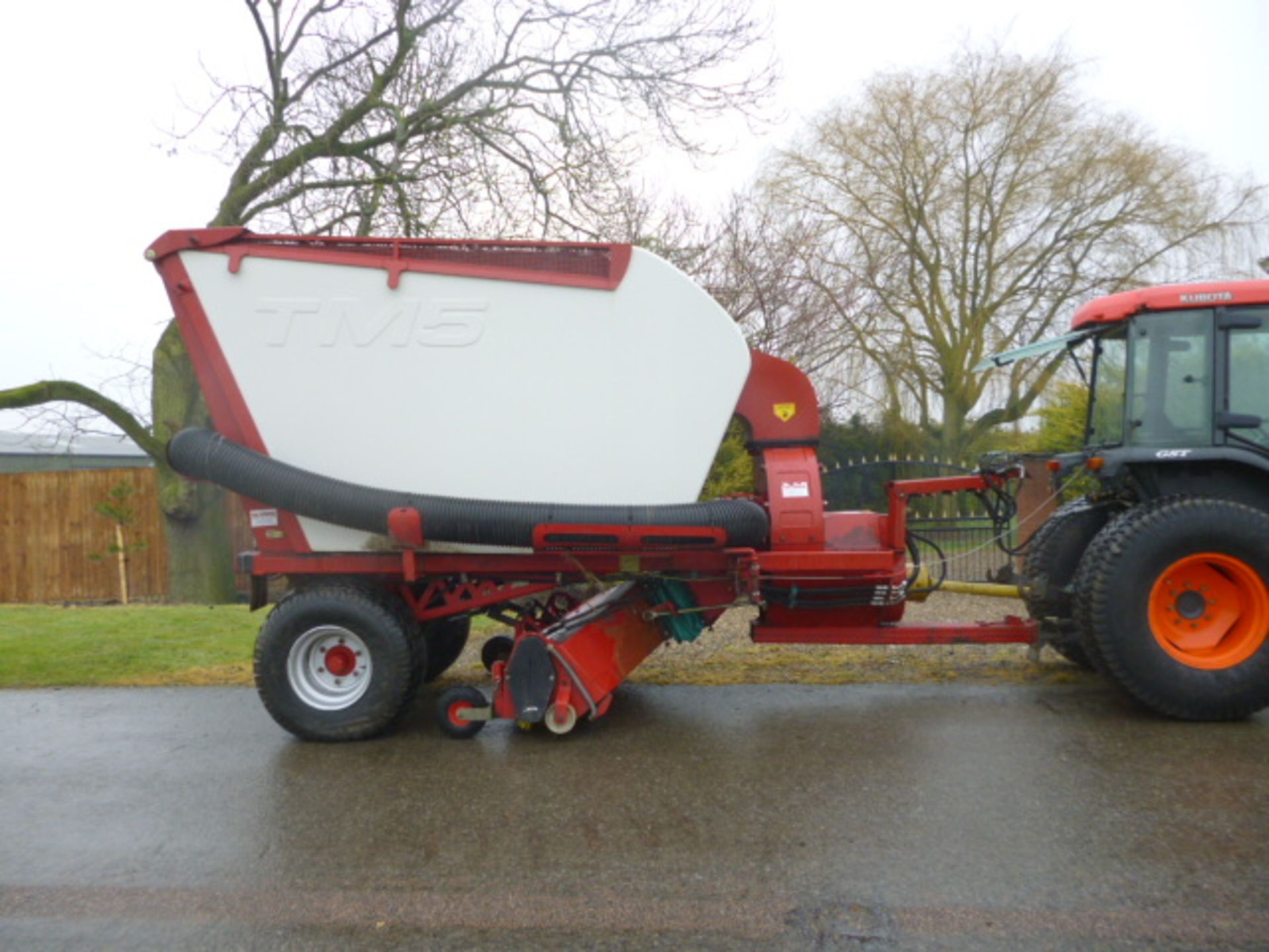 TURFMATCH TM5 VACUUM SWEEPER - YEAR 2008 TRACTOR TRAILED SWEEPER VACUUM.