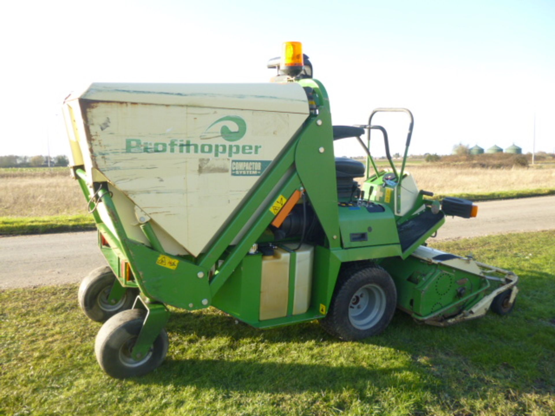 AMAZONE PROFIHOPPER FLAIL MOWER - YEAR 2011, HOURS 900 2WD, HIGH TIP FLAIL RIDE ON MOWER, - Image 2 of 4