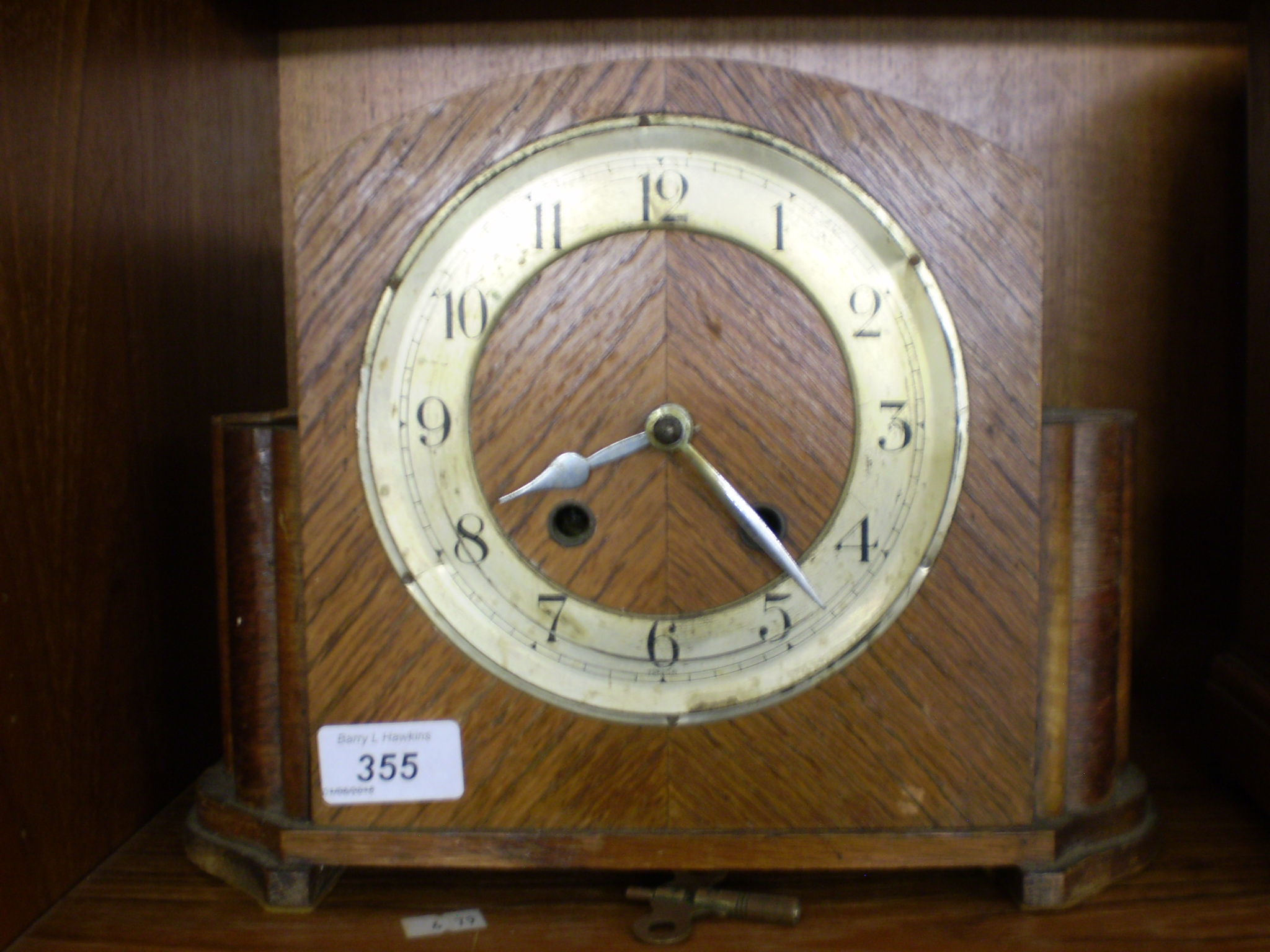 MANTLE CLOCK WITH KEY