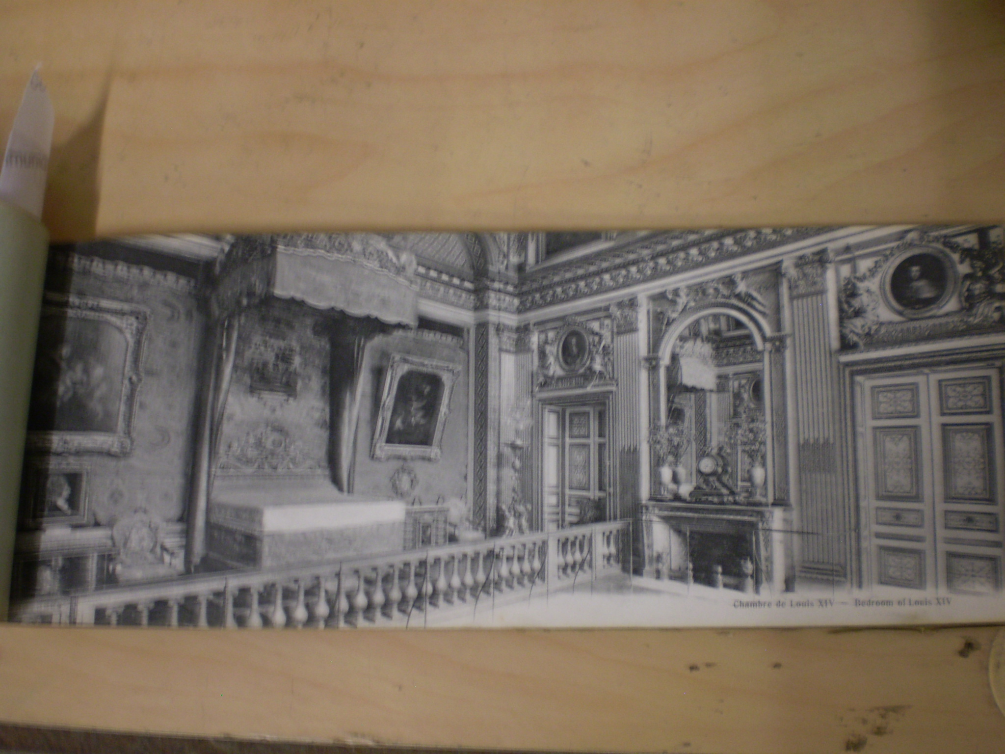 BOOK 'VERSAILLES ET LES TRIANONS' -VINTAGE PICTURES OF VERSAILLES AND ITS LANDMARKS. - Bild 2 aus 2