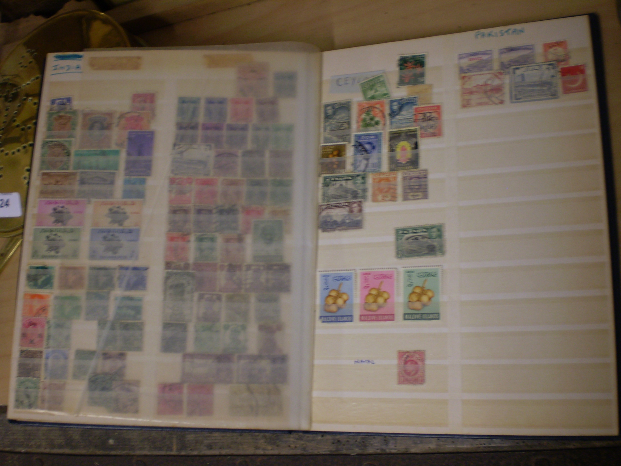 STAMP ALBUM CONTAINING HUNDREDS OF VARIOUS STAMPS - Image 2 of 2