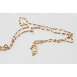 9ct yellow gold chain set with pearl pendant