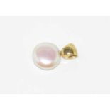 18ct yellow gold, Mississippi pearl pendant