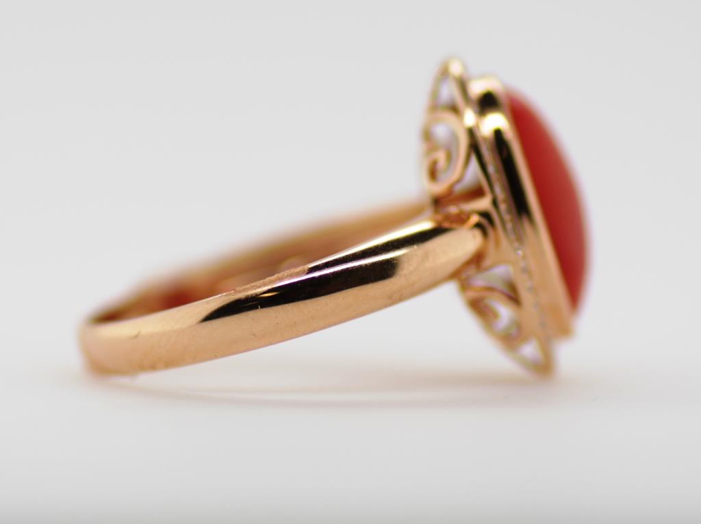 18ct yellow gold, oval coral and diamond ring - Image 4 of 6