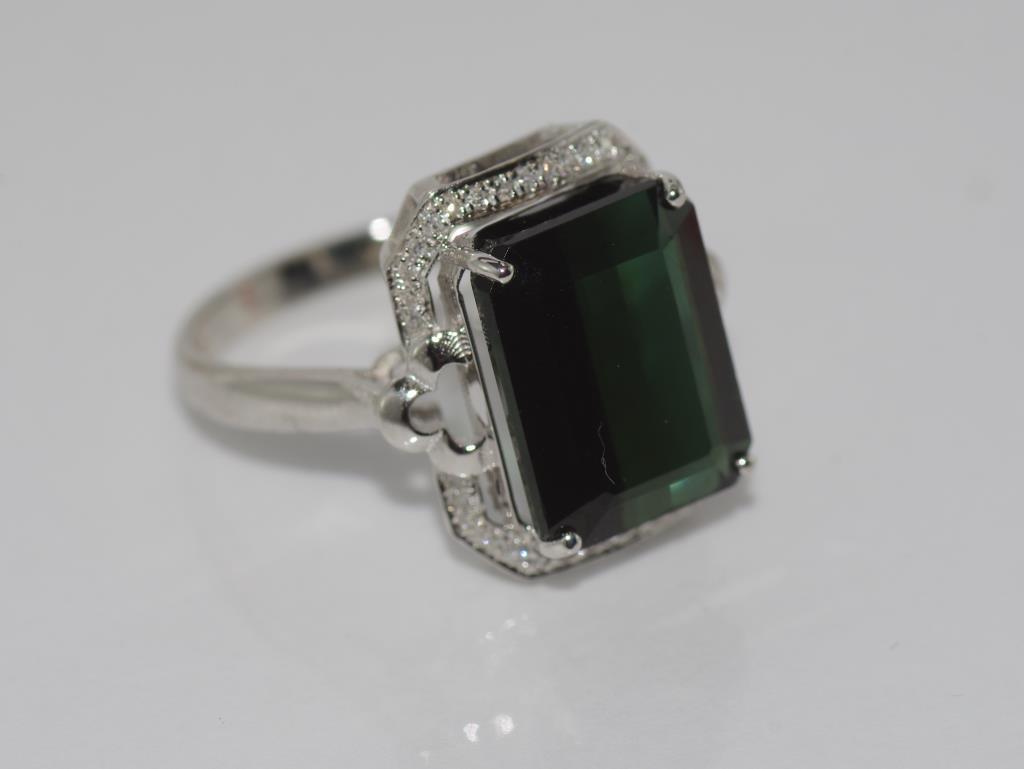 14ct white gold, green tourmaline & diamond ring - Image 3 of 4